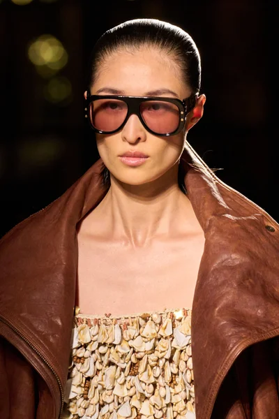 Look 60